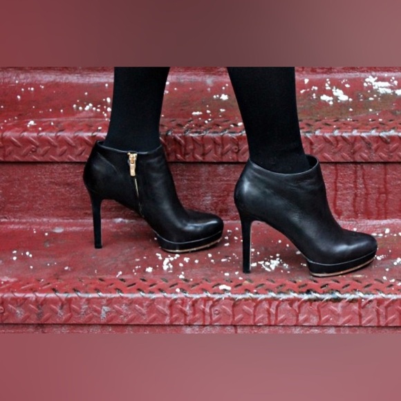 Vince Camuto 5” stiletto ankle leather boots with gold trim & hardware size 6.5 - Picture 10 of 10